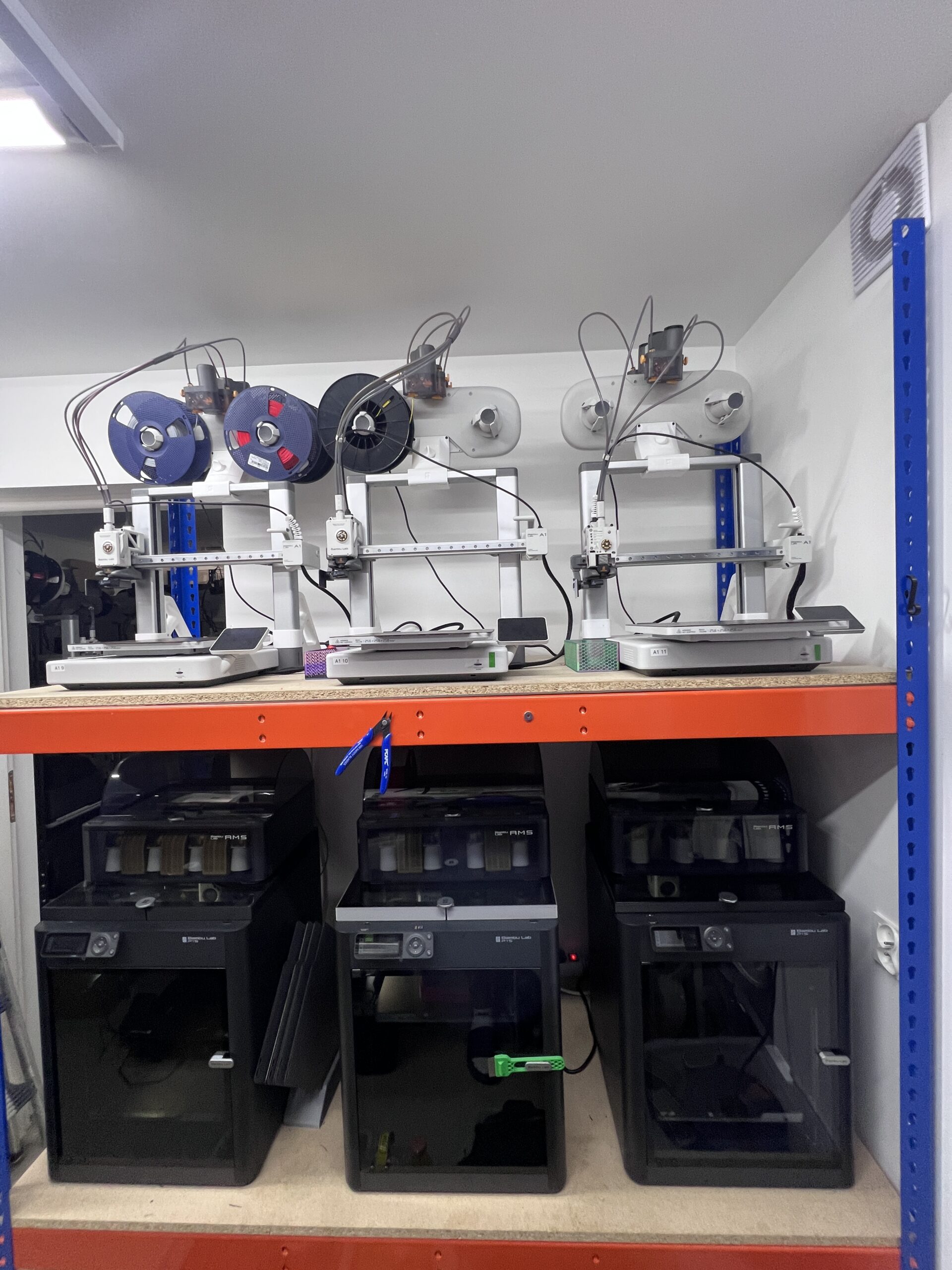 Drukarki 3D Bambu Lab w pracowni AT3D